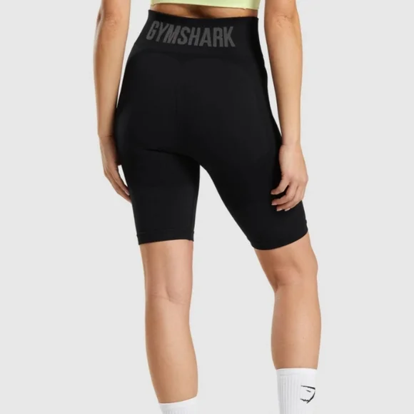 Gymshark Flex Cycling Shorts in Black/Charcoal - Picture 3 of 11